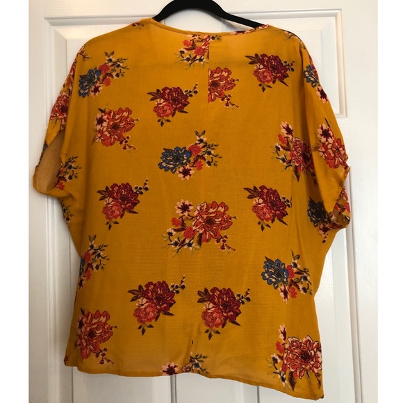 Floral blouse - Picture 2 of 3